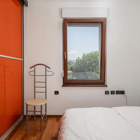 Sunrise Apartment *